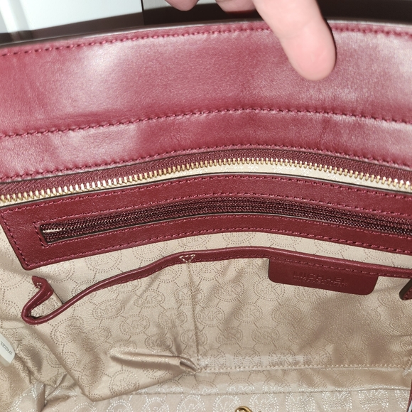 Michael Kors Quilted Selma Bag Satchel in Claret - Picture 5 of 12